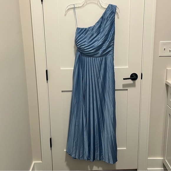 Abercrombie Size Small Baby Blue Giselle Pleated One Shoulder Maxi Dress - Picture 2 of 4
